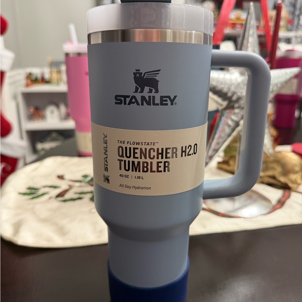 Stanley The Quencher H2.0 40oz FlowState Tumbler - Chambray with matching boot